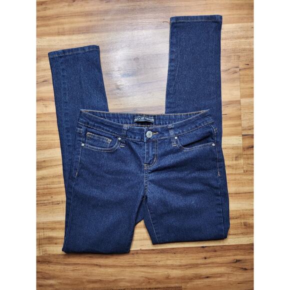 Almost Famous Juniors Jeans/jeggings Size 5 Dark Wash - Picture 1 of 10